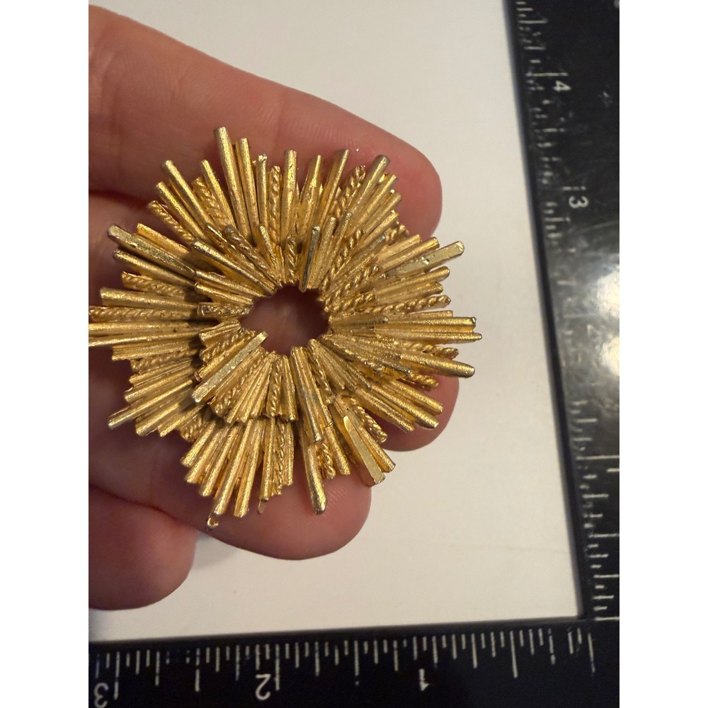 Romac Vintage Gold Tone Sunburst Brooch Brutalist Wreath Statement Pin